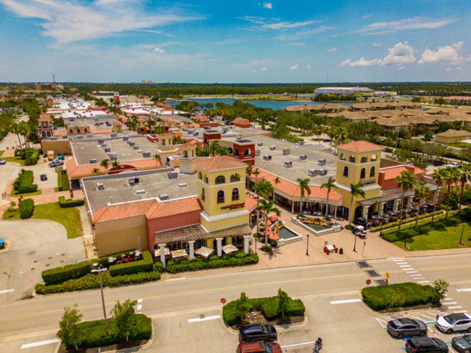Bright Estero home interior near preserves